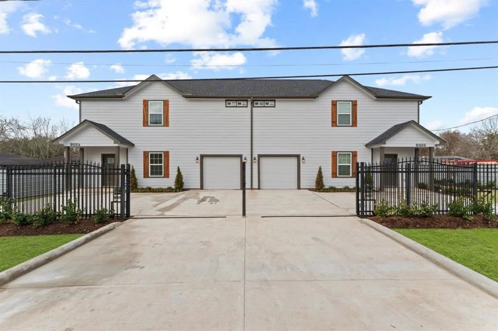 Unit for sale at 5140 Mallow Street, Houston, TX 77033
