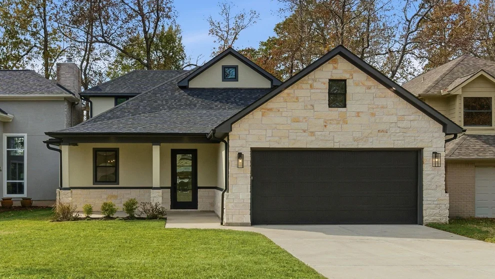 Unit for sale at 3515 Country Club Boulevard, Montgomery, TX 77356