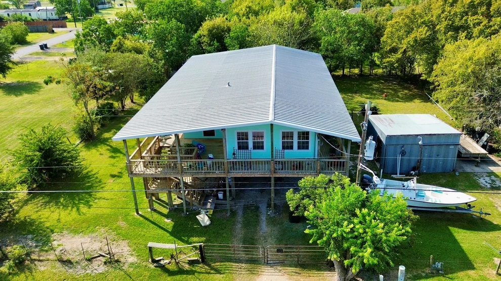 Unit for sale at 611 and 615 Broadway, Dickinson, TX 77539