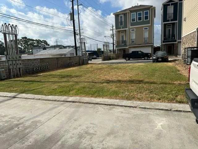 Unit for sale at 2103 Oatfield Drive, Houston, TX 77018