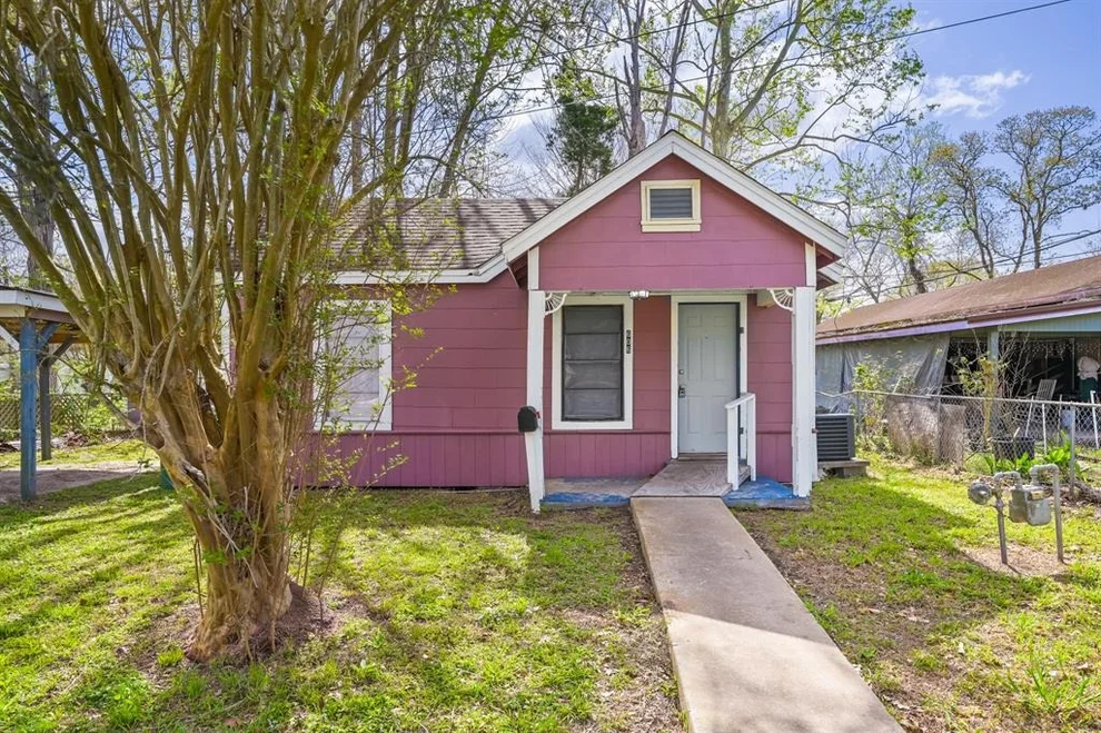 Unit for sale at 606 E 4th Street, Sweeny, TX 77480