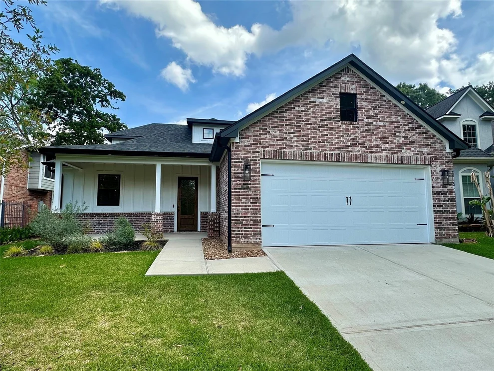 Unit for sale at 3490 Country Club Boulevard, Montgomery, TX 77356
