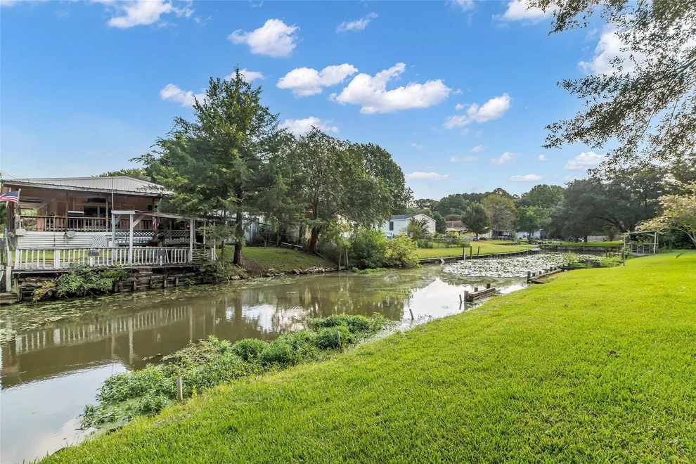 Unit for sale at 8598 Waywood, Willis, TX 77318