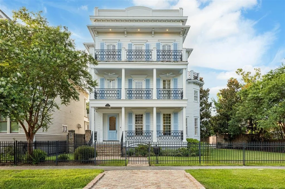 Unit for sale at 609 E 9th Street, Houston, TX 77007
