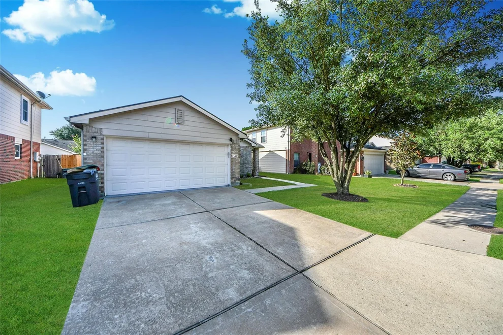 Unit for sale at 15419 Bay Lodge Lane, Houston, TX 77086