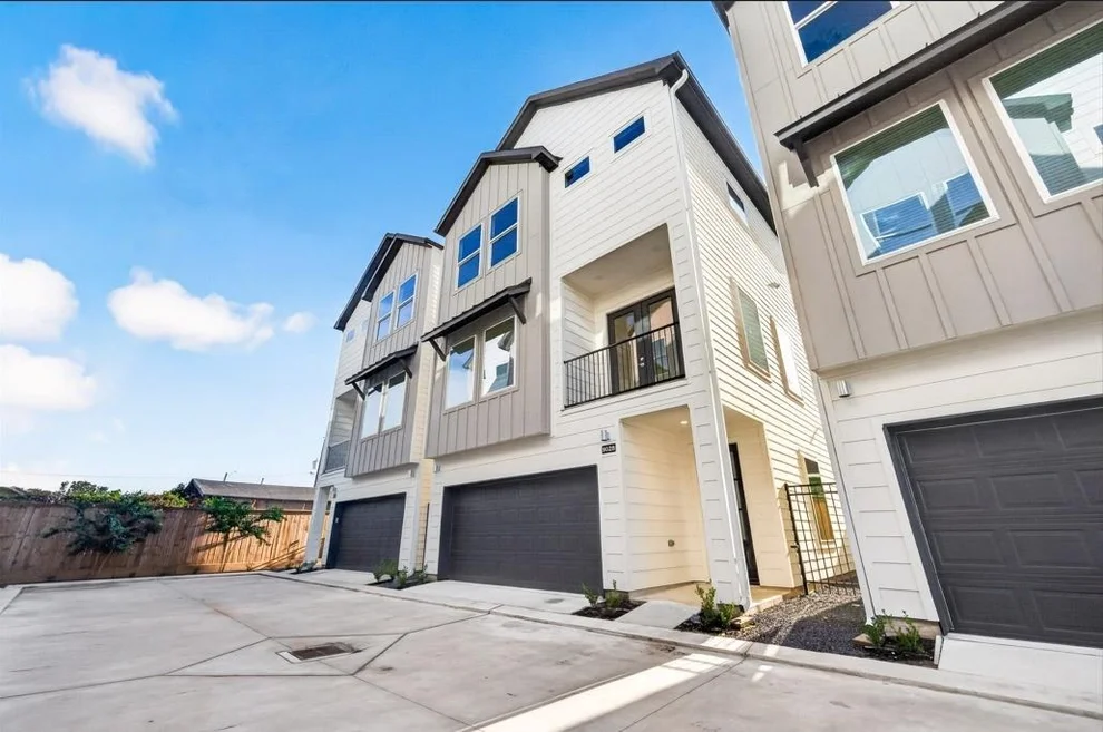 Unit for sale at 902 Kern St, Houston, TX 77009
