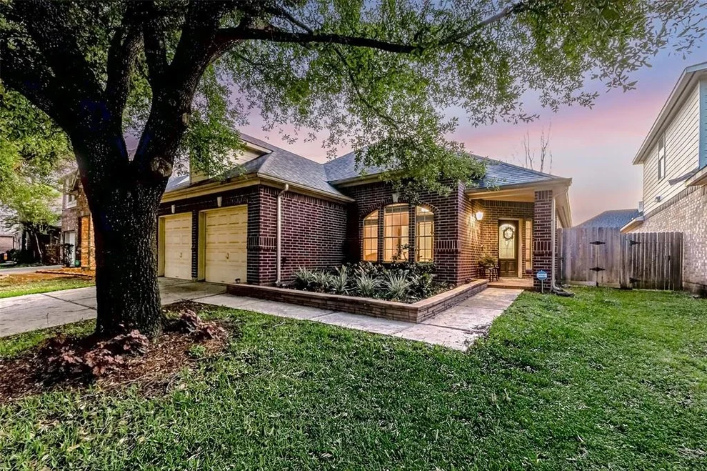 Unit for sale at 13915 Hillingdale Lane, Houston, TX 77070