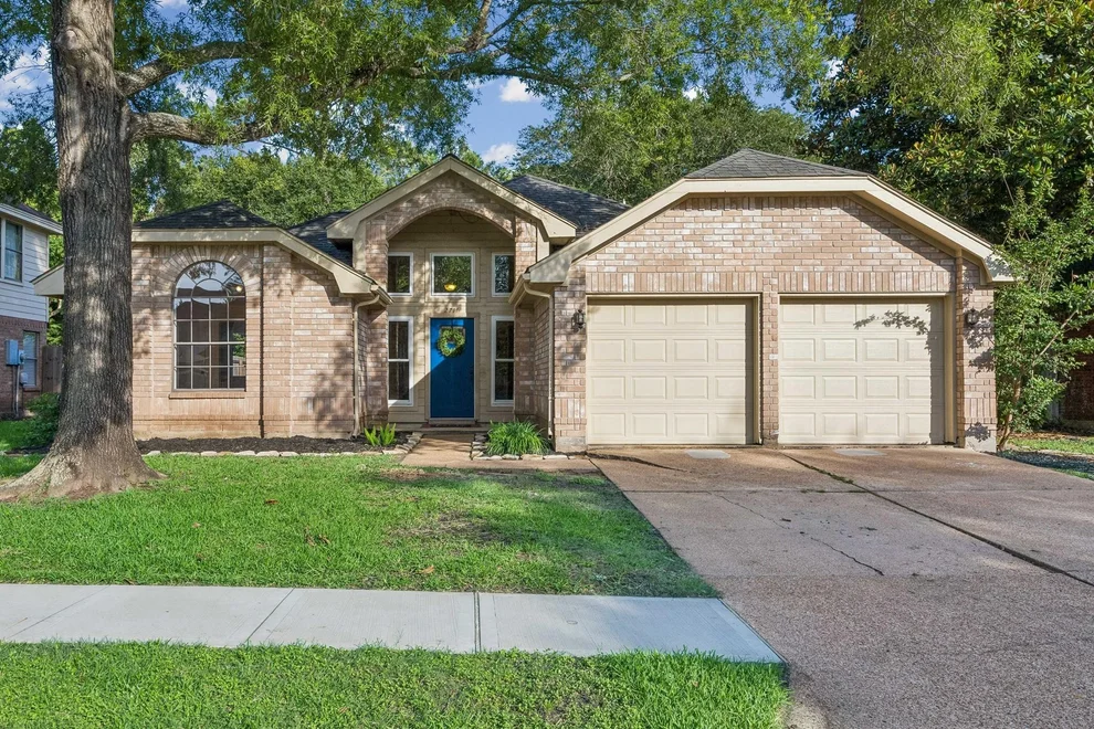 Unit for sale at 2711 Hazel Street, Pearland, TX 77581