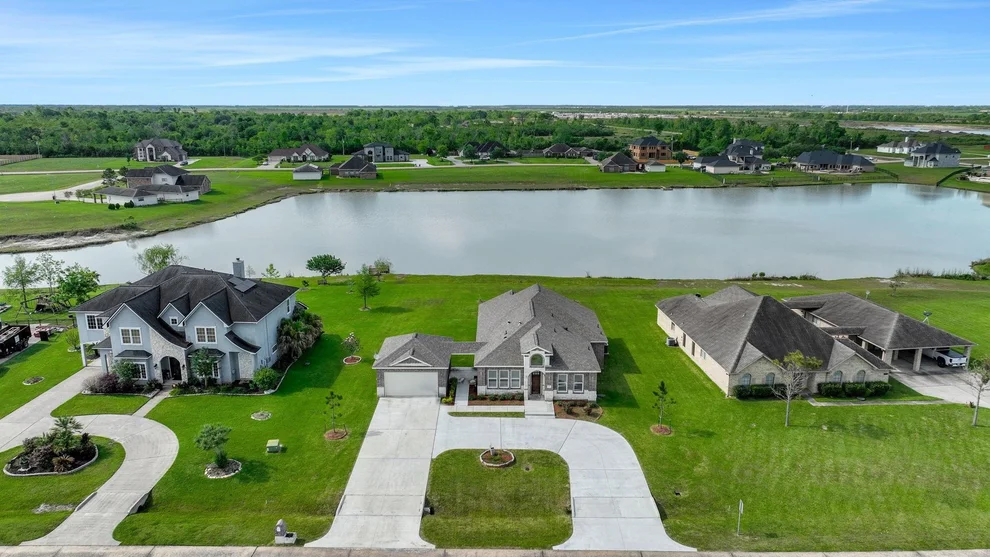 Unit for sale at 3718 Palm Crest Drive, Rosharon, TX 77583