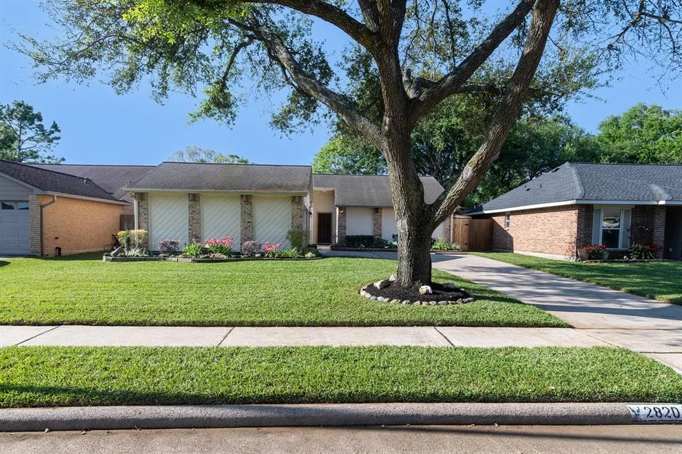 Unit for sale at 2820 Forest Hills Drive, League City, TX 77573