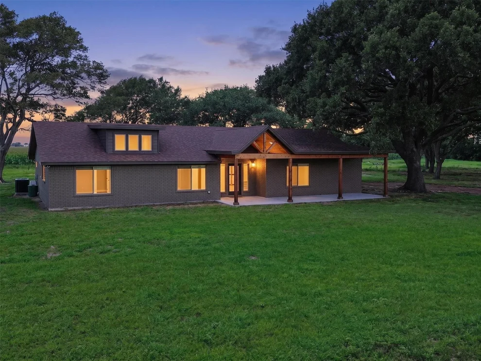 Unit for sale at 3231 County Road 458, El Campo, TX 77437