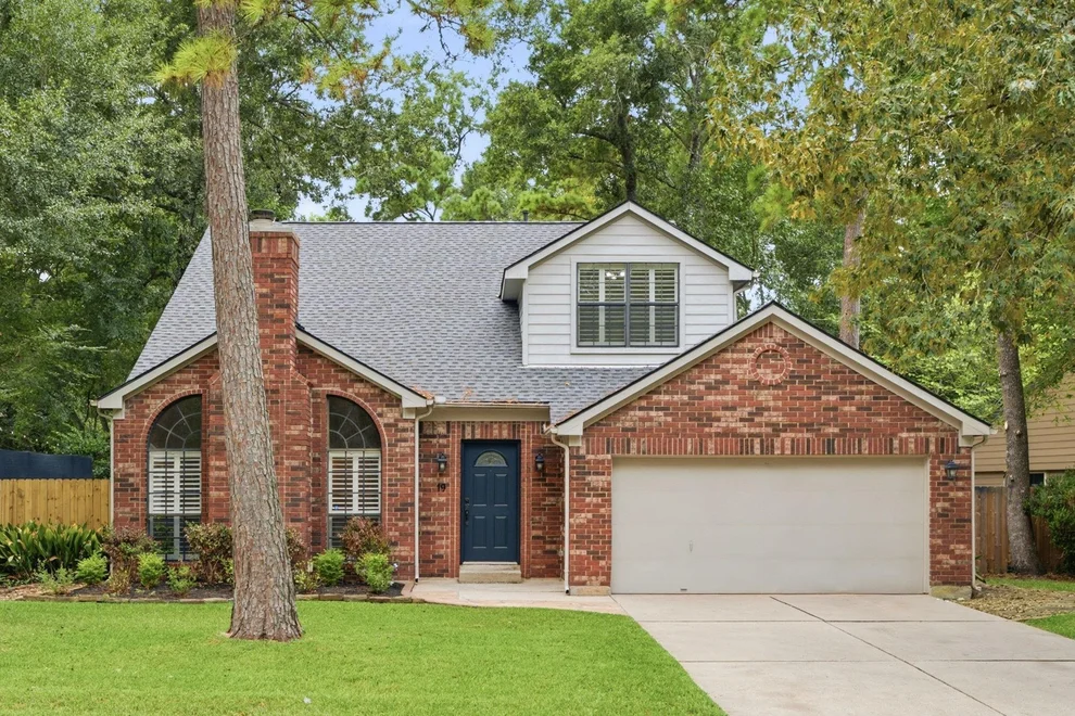 Unit for sale at 19 Village Knoll Place, The Woodlands, TX 77381