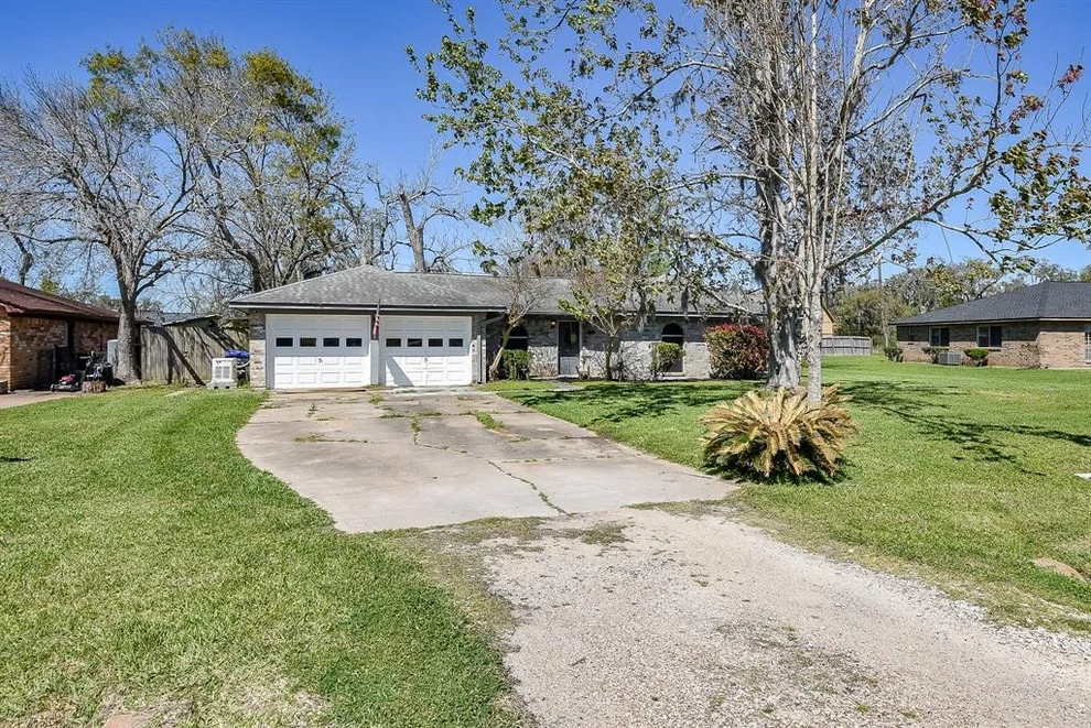 Unit for sale at 57 E Candlewood, Lake Jackson, TX 77566