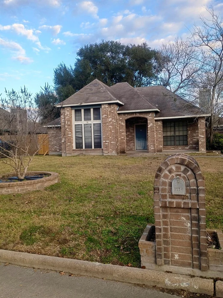 Unit for sale at 1114 N Nottingham Drive, League City, TX 77573
