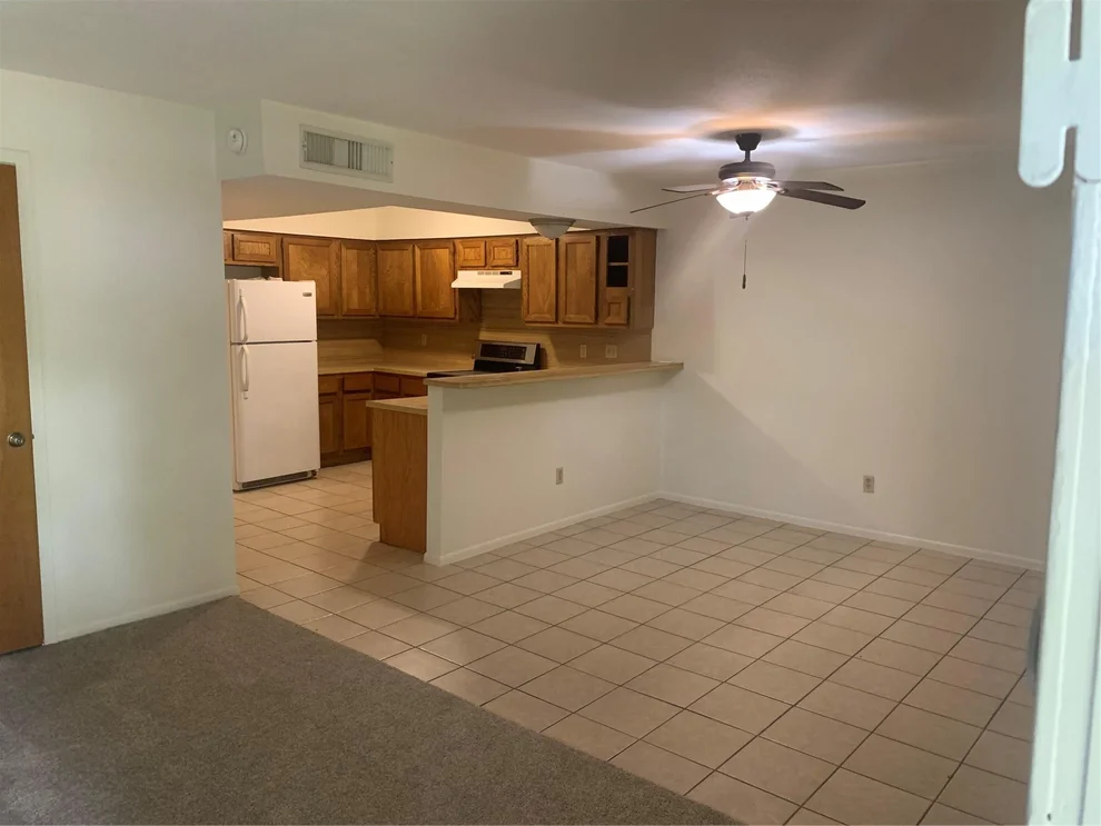 Unit for sale at 713-715 Cincinnati Street, Angleton, TX 77515