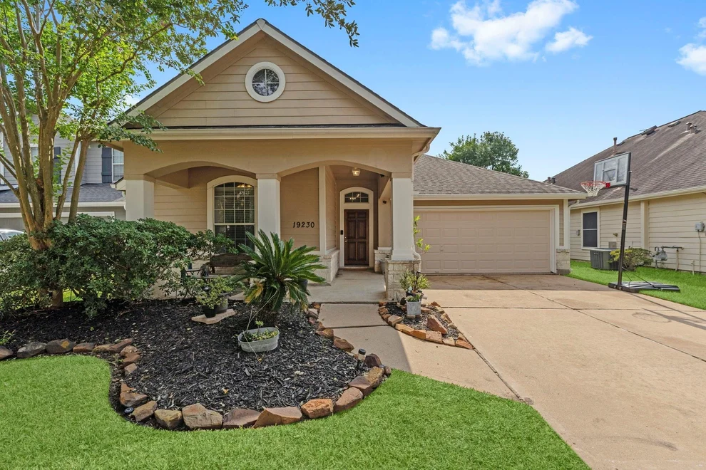 Unit for sale at 19230 Autumn Briar Ln, Tomball, TX 77377