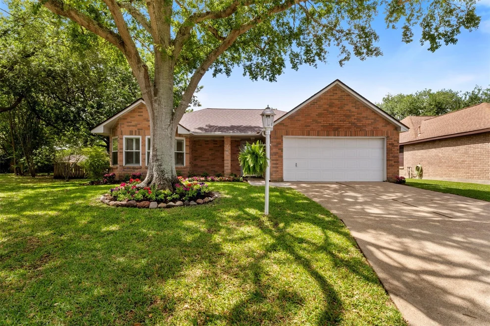 Unit for sale at 706 Rosefield Court, Pearland, TX 77584