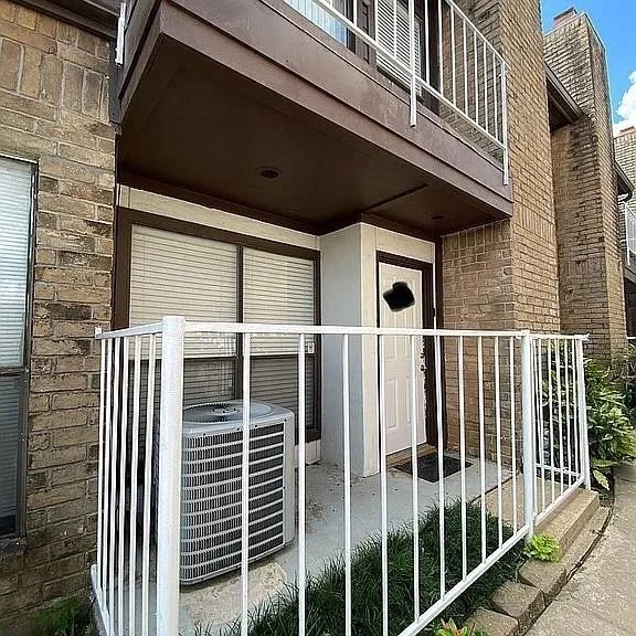 Unit for sale at 6633 W Airport Boulevard, Houston, TX 77035