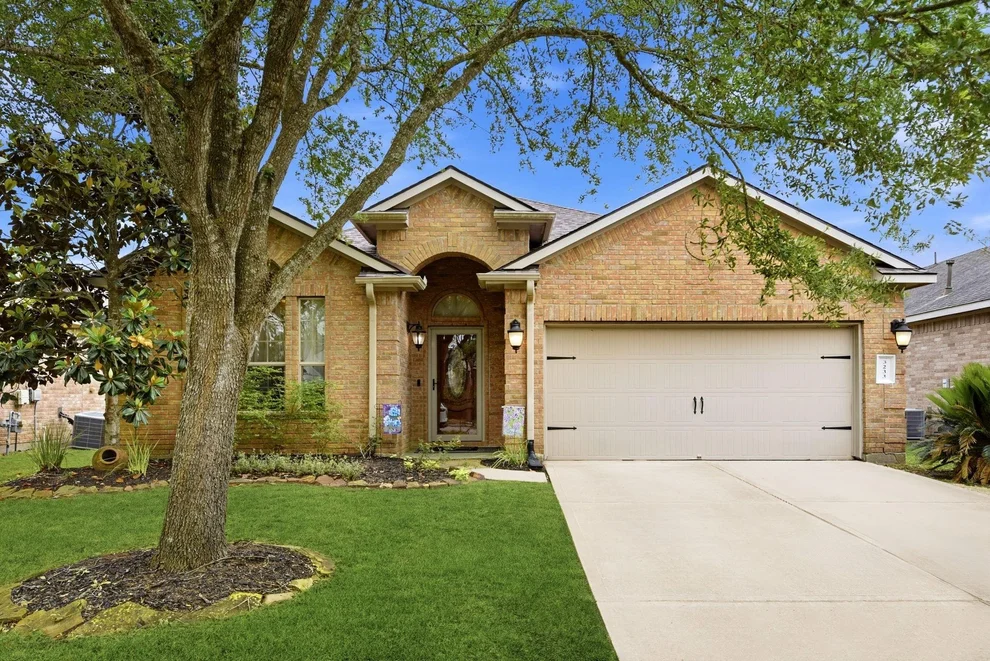 Unit for sale at 3233 Emma Lake Court, Dickinson, TX 77539