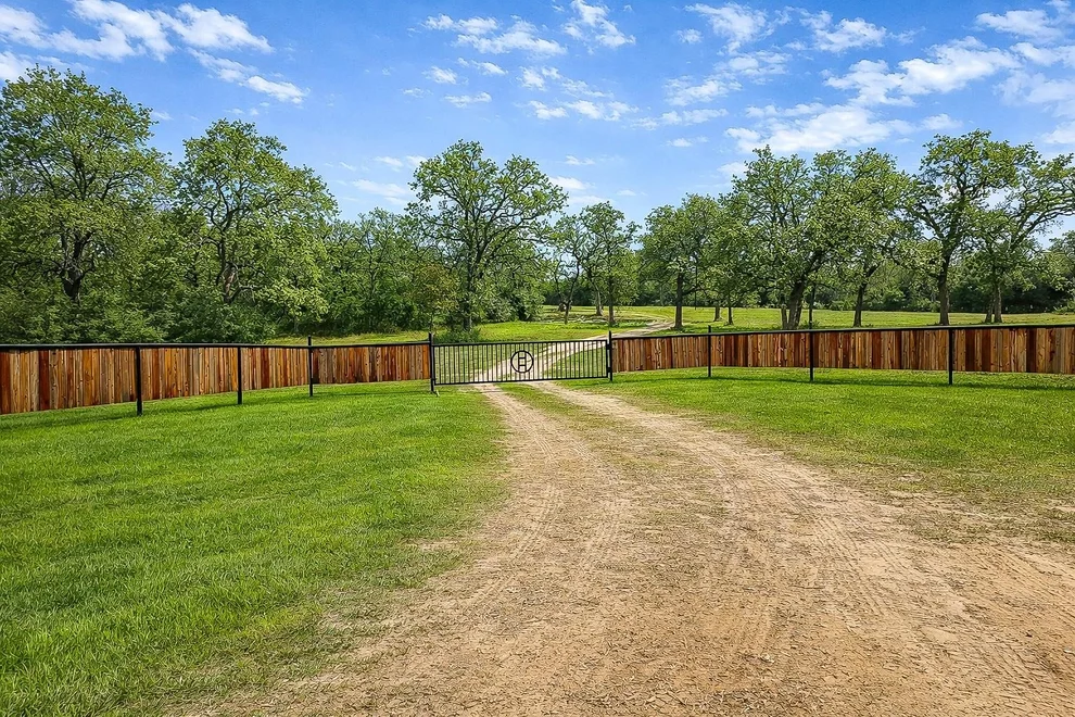 Unit for sale at 7031 Red Rock Road, Franklin, TX 77856
