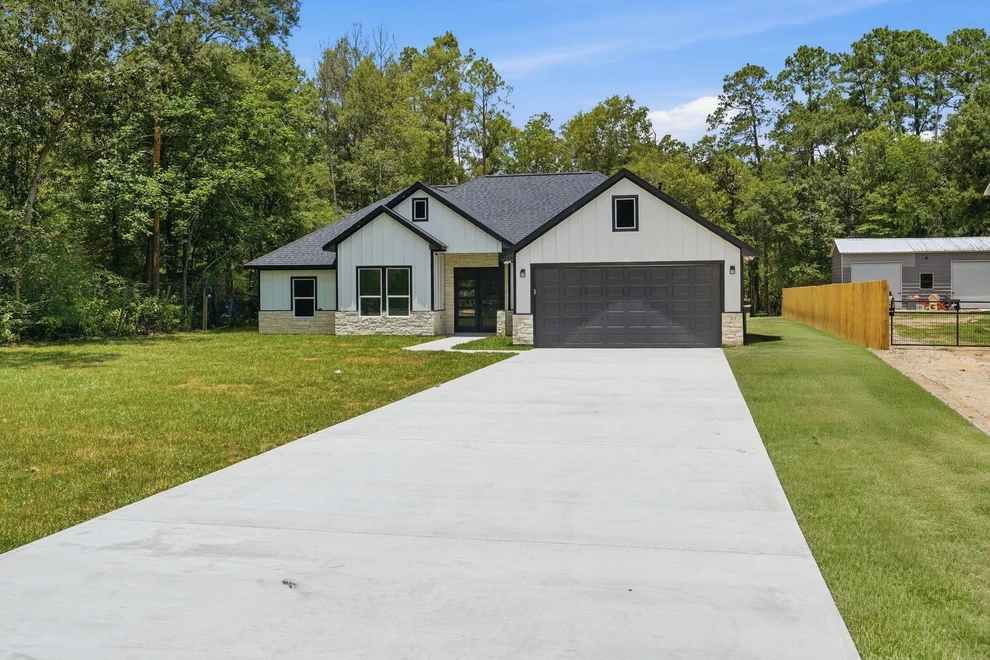 Unit for sale at 13081 Crystal Trail, Conroe, TX 77306