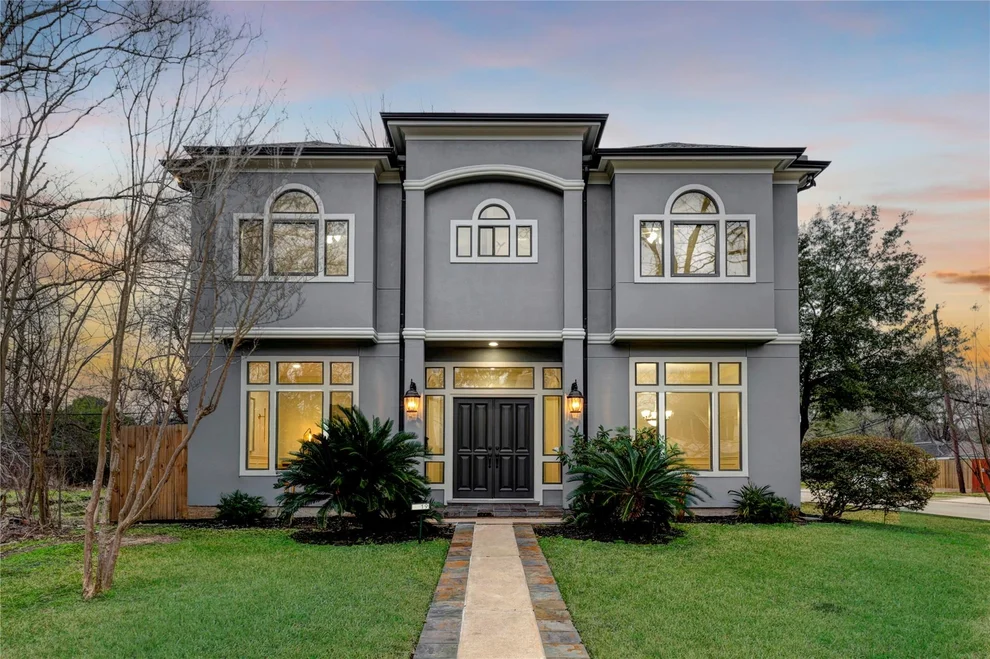 Unit for sale at 5519 Newcastle Street, Bellaire, TX 77401