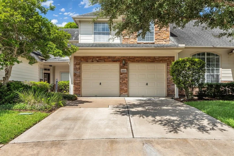 Unit for sale at 2223 Ridge Wood Lane, Sugar Land, TX 77479