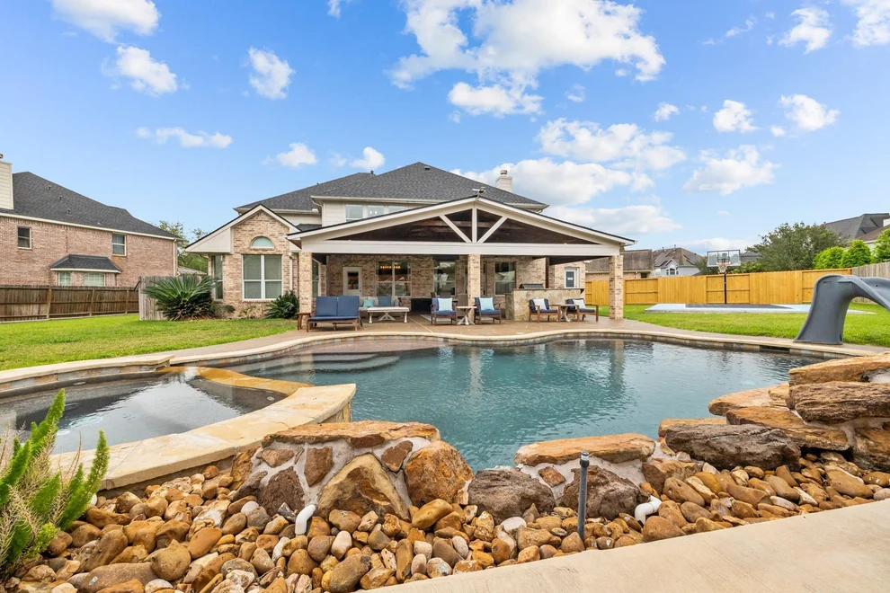 Unit for sale at 2306 Bell Creek Court, Pearland, TX 77584