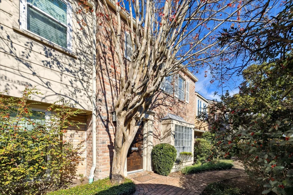 Unit for sale at 6462 Burgoyne Road, Houston, TX 77057