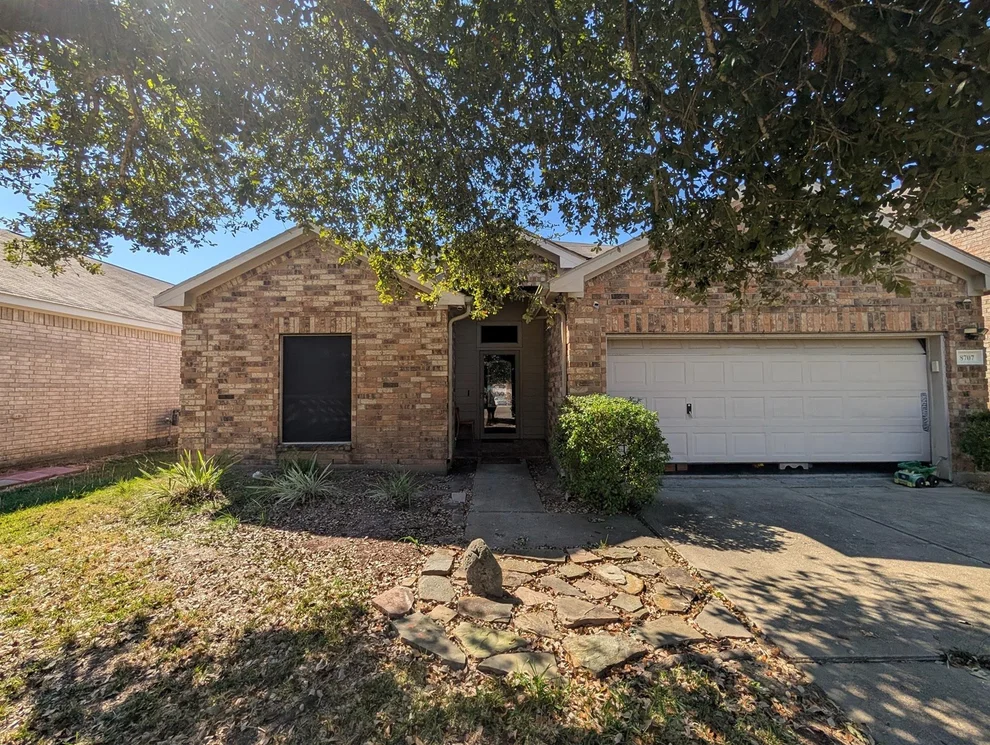 Unit for sale at 8707 E Highlands Crossing, Highlands, TX 77562