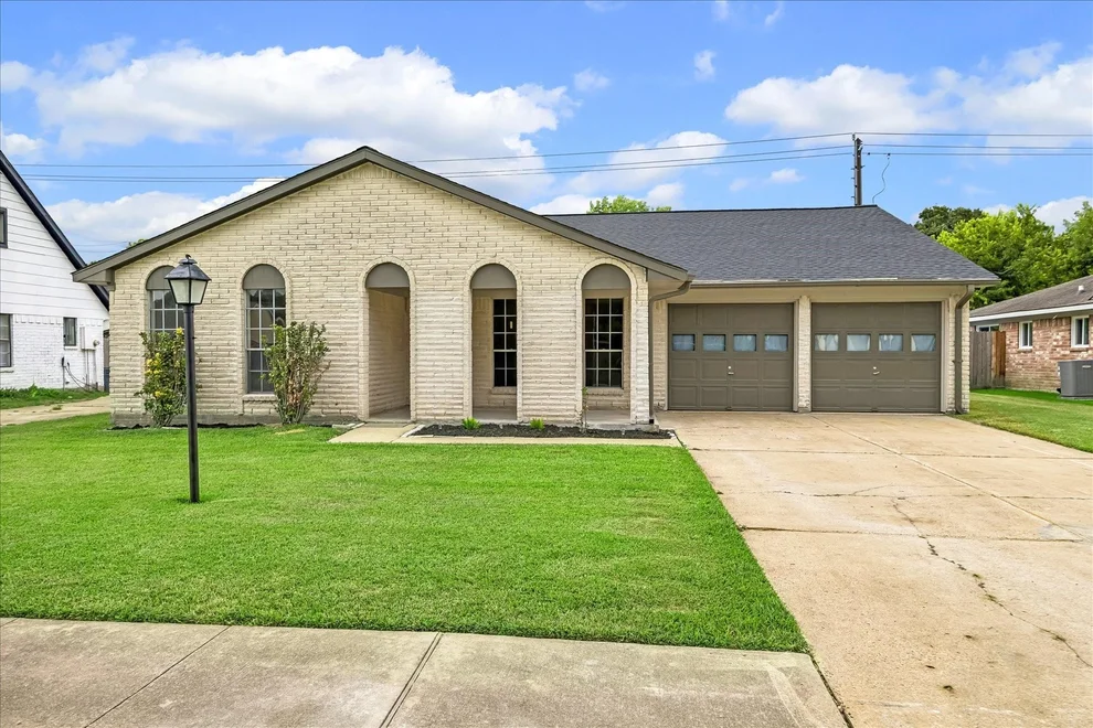 Unit for sale at 3114 Mission Valley Drive, Missouri City, TX 77459