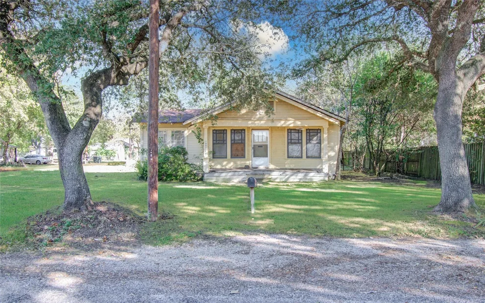 Unit for sale at 1003 Prairie Street, Columbus, TX 78934