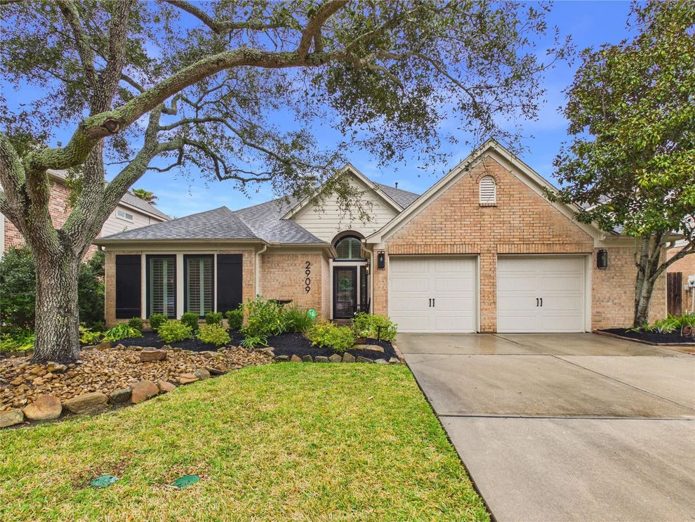 Unit for sale at 2909 Autumn Cove Court, Friendswood, TX 77546