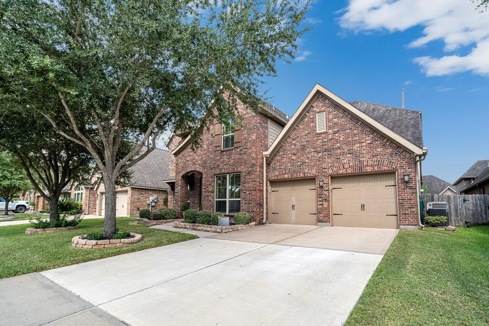 Unit for sale at 3007 Inglewood Lane, Pearland, TX 77584