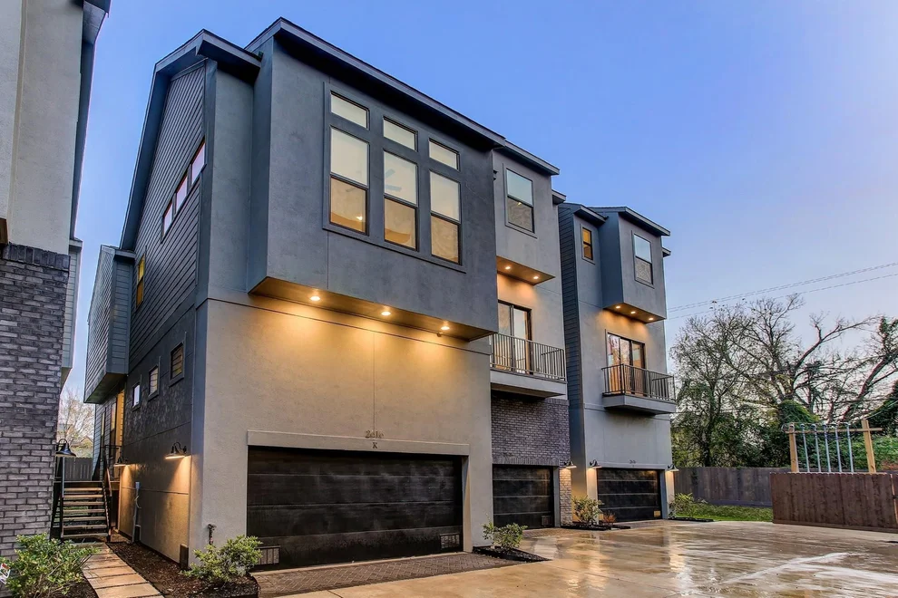 2616 Riverside Drive