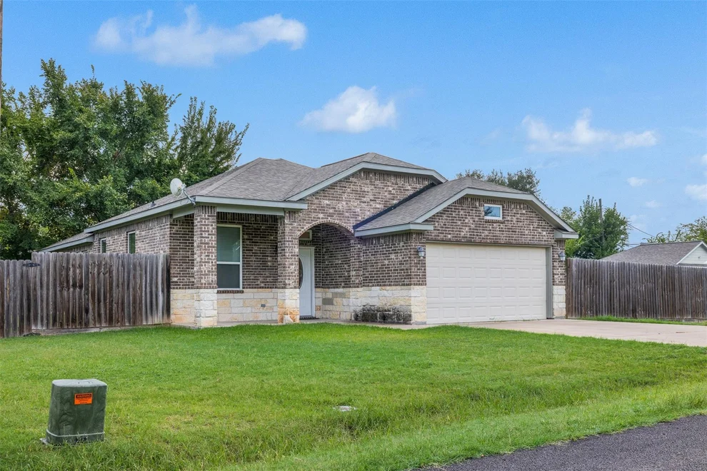 Unit for sale at 1108 Jennifer Street, Madisonville, TX 77864