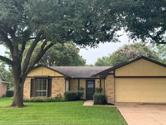 Unit for sale at 3307 S Peach Hollow Circle, Pearland, TX 77584