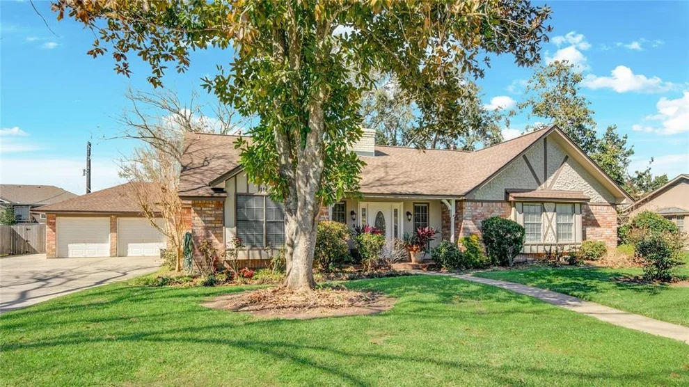 Unit for sale at 114 Flag Drive W, Lake Jackson, TX 77566