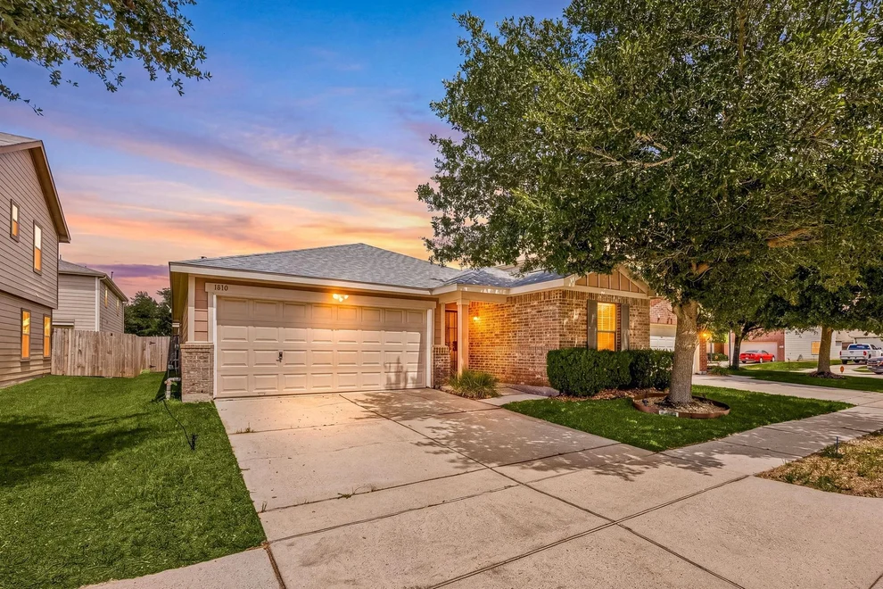 Unit for sale at 1010 Hummingbird Point Lane, Houston, TX 77090
