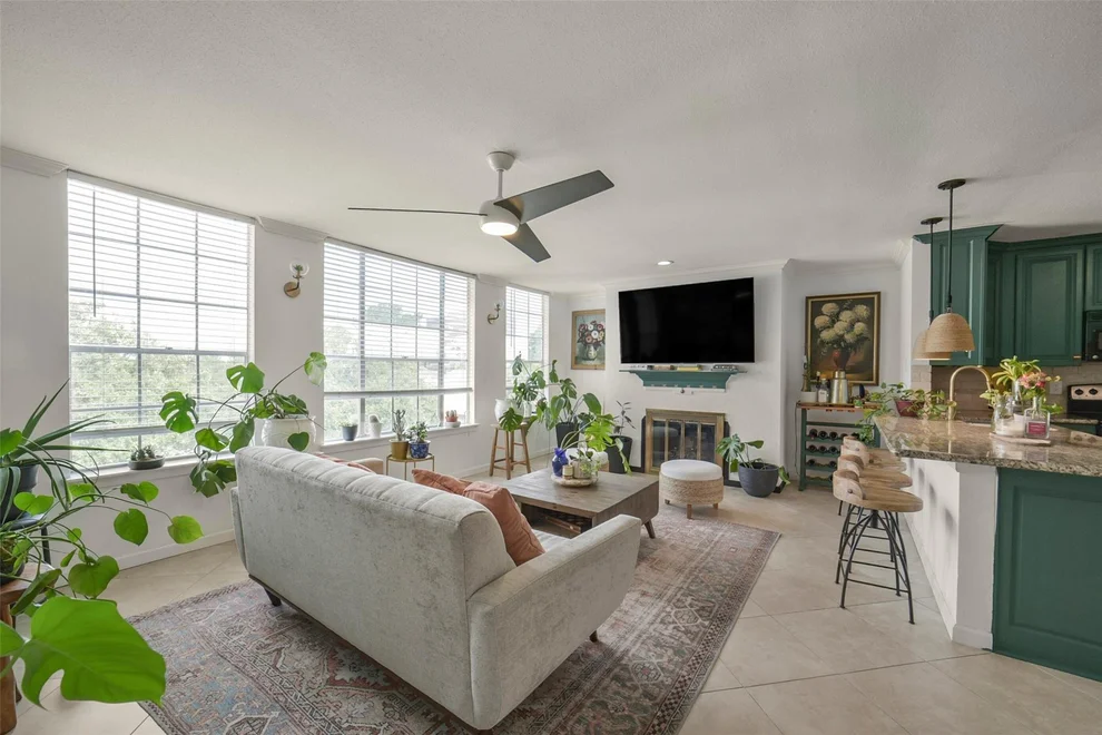 Unit for sale at 2333 Bering Dr Drive, Houston, TX 77057