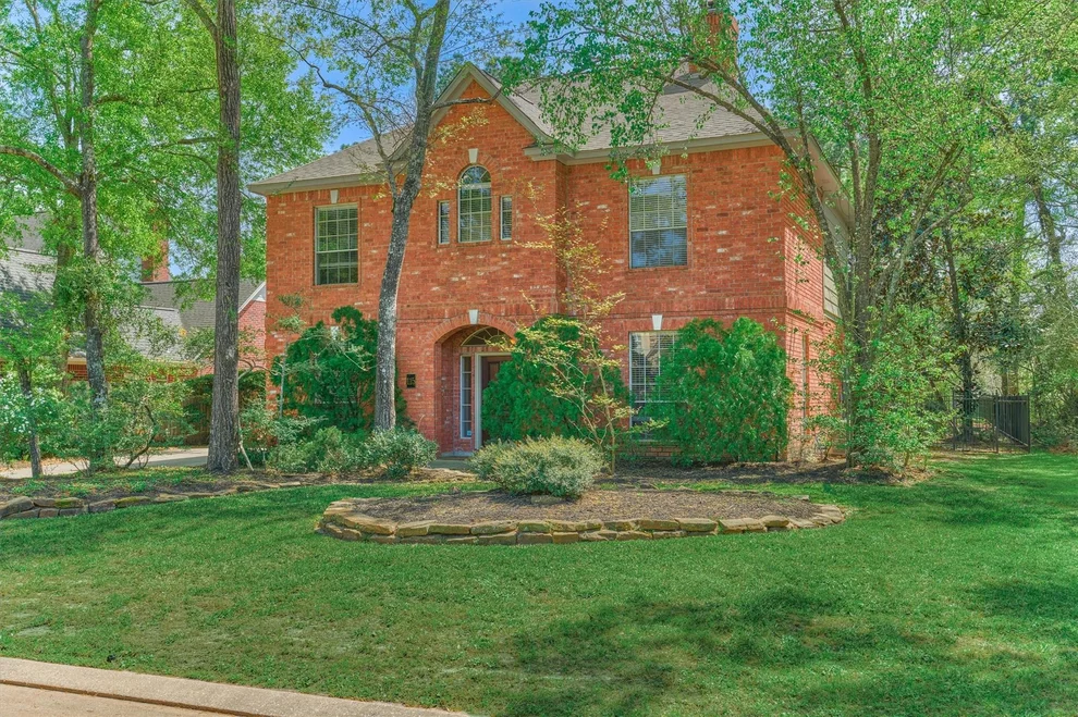 Unit for sale at 115 E Shadowpoint Circle, The Woodlands, TX 77381