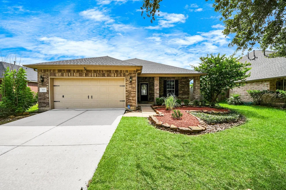 Unit for sale at 1805 Jasmine Hollow Lane, Pearland, TX 77581