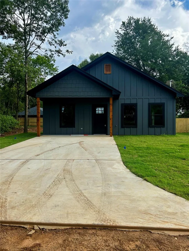 Unit for sale at 201 E Fleming, Longview, TX 75604