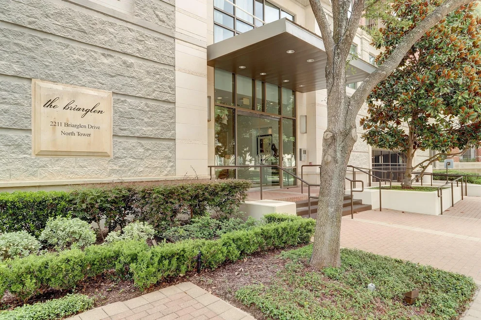 Unit for sale at 2211 Briarglen Drive, Houston, TX 77027