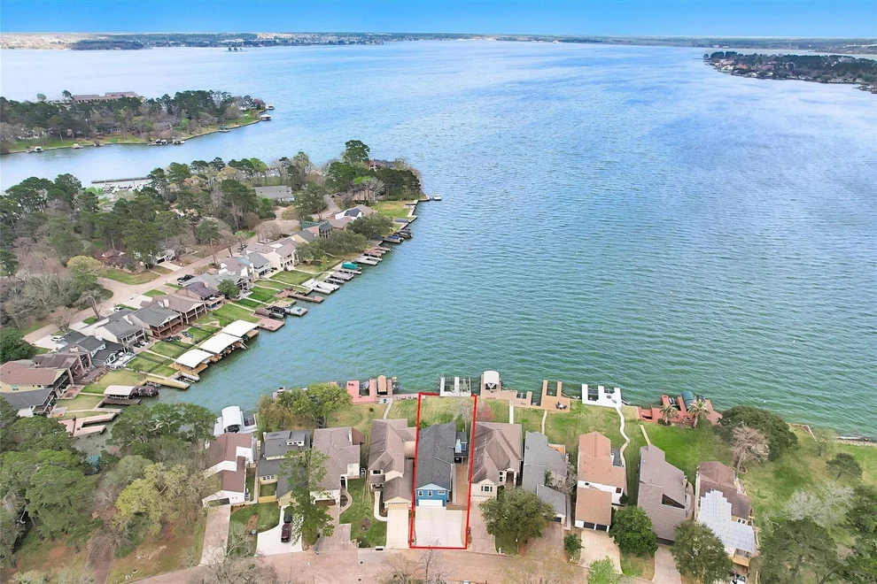 Unit for sale at 11403 Twain Drive, Montgomery, TX 77356
