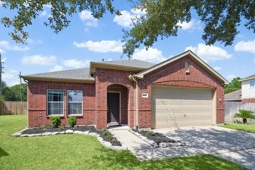 Unit for sale at 18867 Lantern Cove Lane, Tomball, TX 77375
