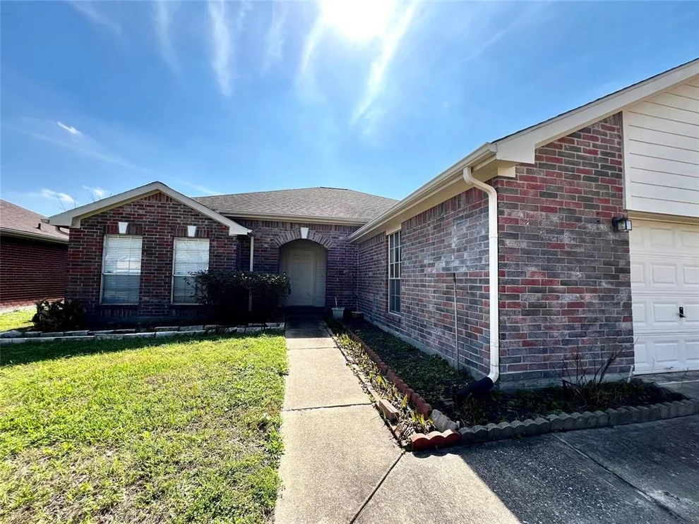 Unit for sale at 17043 Gaelicglen Lane, Houston, TX 77084