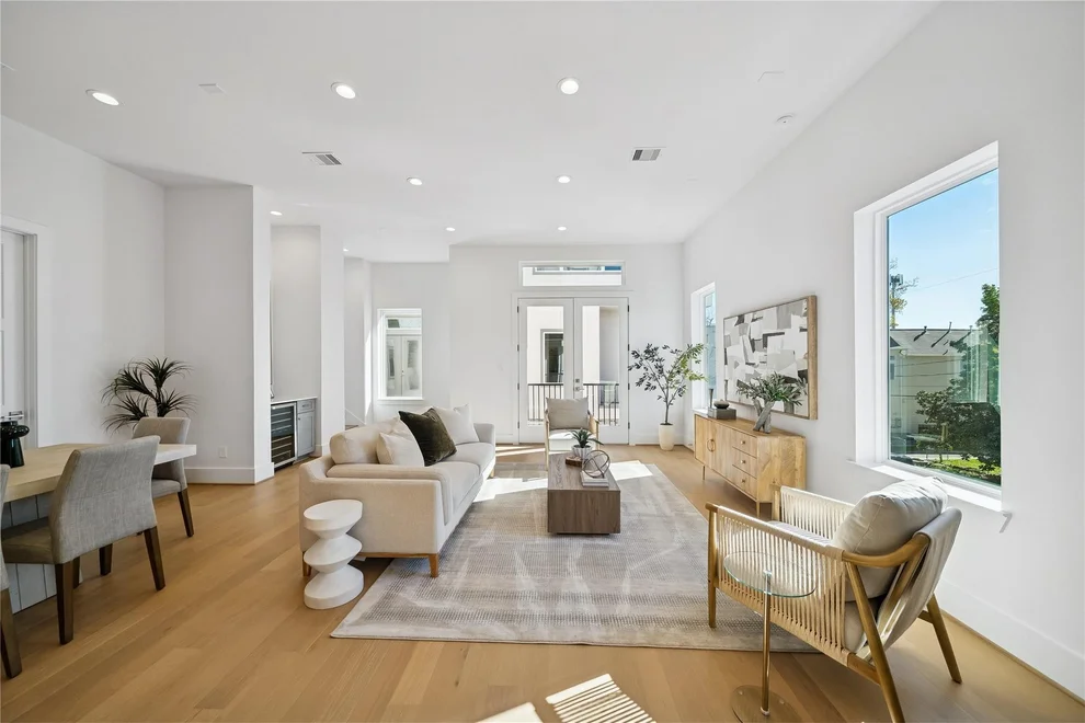Unit for sale at 1403 W 21st St, Houston, TX 77008