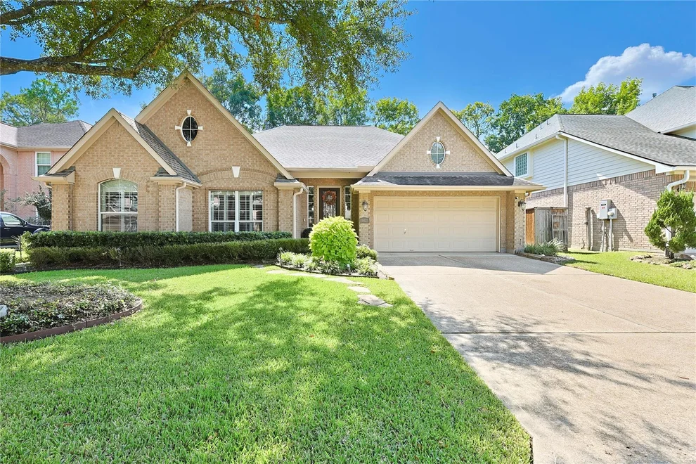 Unit for sale at 9427 Fern Wood Forest, Houston, TX 77040