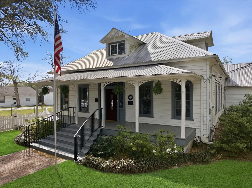 Unit for sale at 705 College Street, Montgomery, TX 77356
